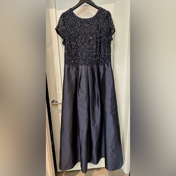 Adrianna Papell Navy Formal Size 16 - Picture 1 of 3